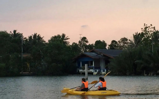 Amphawa Caza Platuu