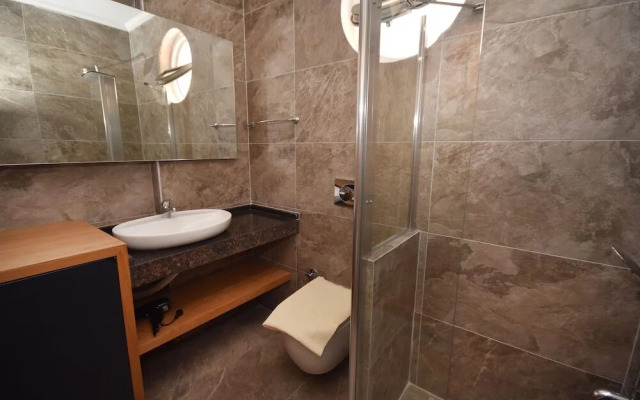 Villa Nail by Helaltatilvillari