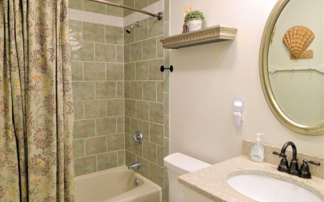 87 Chilton - 2 Bedroom Condo