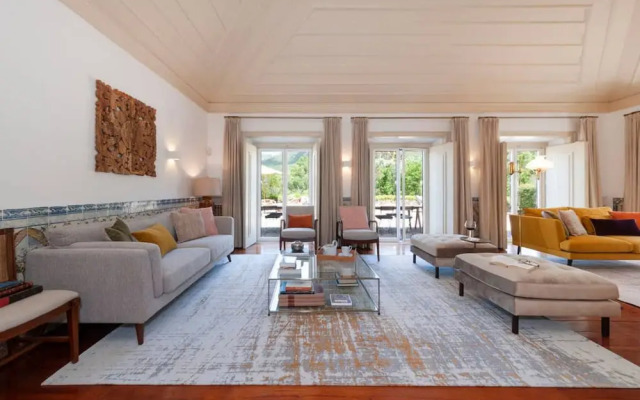 Manor House in Azeit o