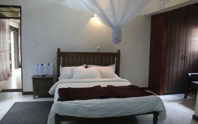 Montane Safaris Hotel