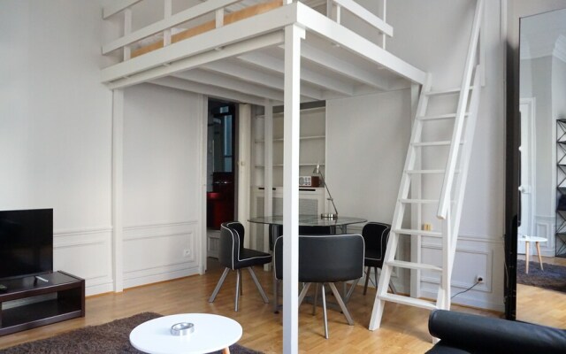 Victor Hugo - Studio - Paris 16
