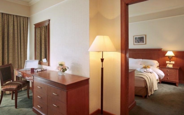 Queen Centre Rotana Suites