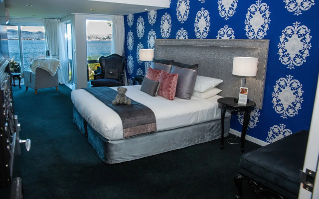 Black Swan Lakeside Boutique Hotel