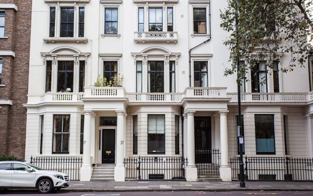 Beautiful 4 Bedroom House in South Kensington