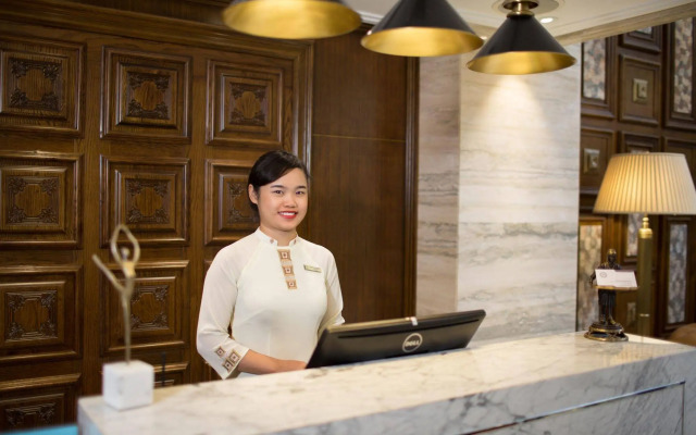 Peridot Gallery Classic Hotel