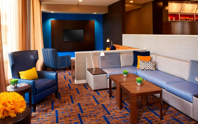 Courtyard by Marriott Chicago Deerfield