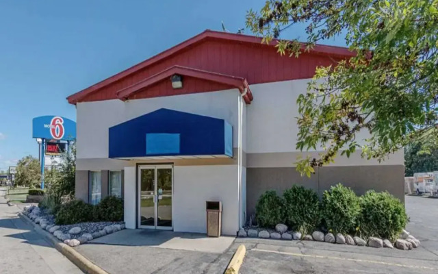 Motel 6 La Crosse, WI