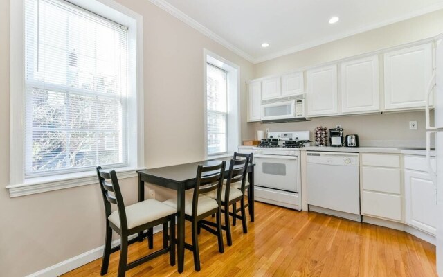 Spacious 3br/2ba on Freedom Trail by Domio