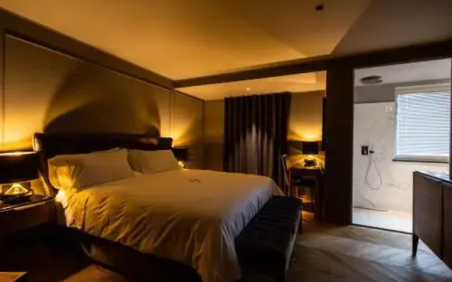 Dam Boutique Hotel And Restaurant