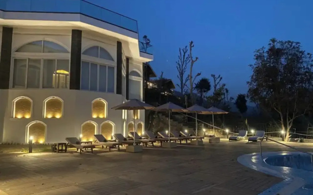 An Extravagant Pushp Villa Overlooking the Ganges