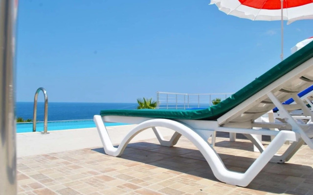 Villa Blue Ocean by Amy Villa