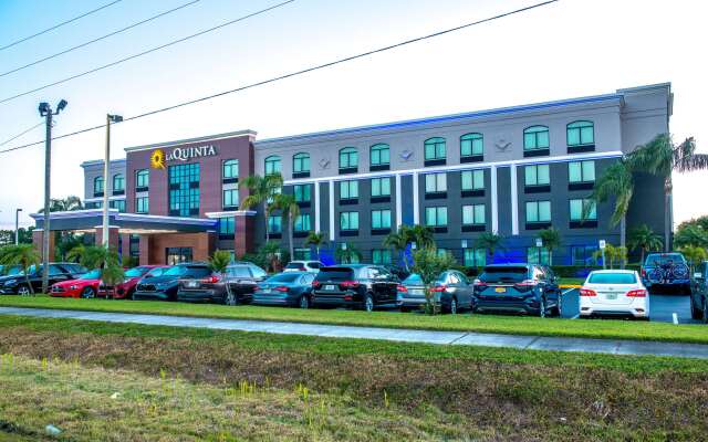 La Quinta Inn & Suites by Wyndham Clearwater South