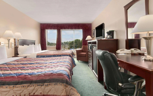 Travelodge by Wyndham Nanaimo