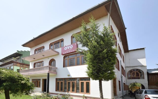 OYO 4692 KS Palace Srinagar