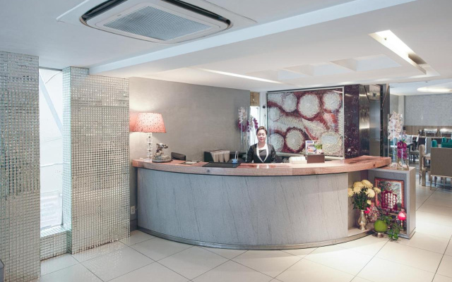 A&EM - The Petit Hotel