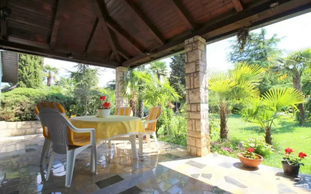 Bungalow mit Schönem Garten und Klimaanlage