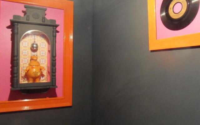 Alice et Marie au Pays du Louvre