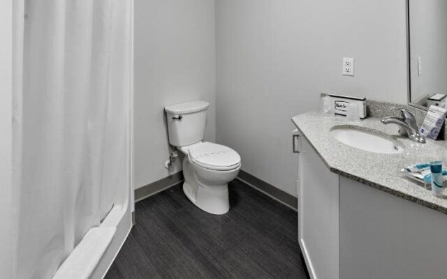 Residence & Conference Centre - King City