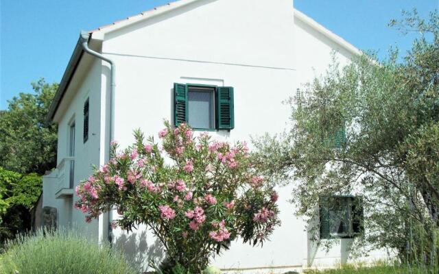 Rustic Holiday Home Miketa