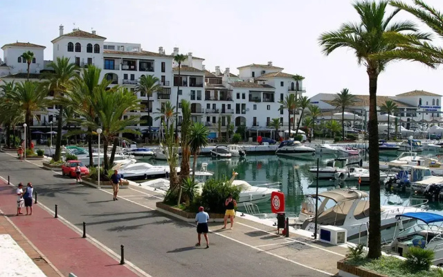2 Bed Flat-sleeps 4-pets-parking-marina Duquesa