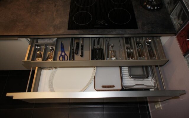 J and R Brussels City Apartment