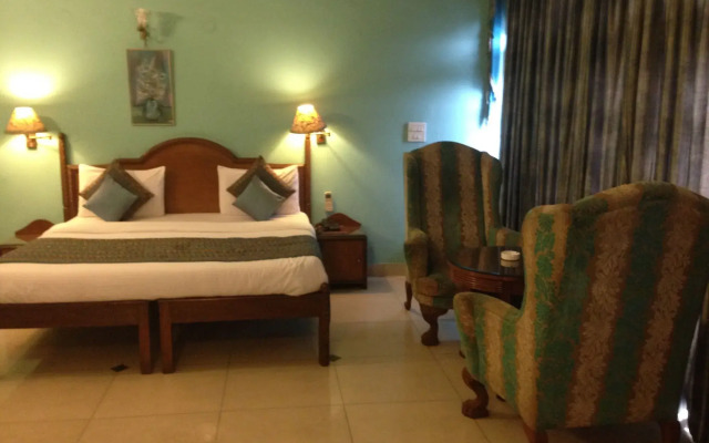 Lloyd Residency