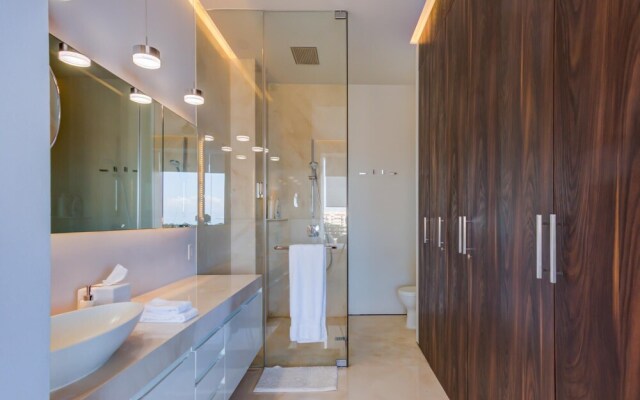 Pier 57 Penthouse 703 Romantic Zone Spectacular Ocean Views