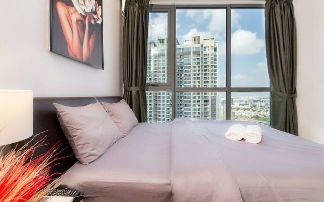 Best Price Vinhomes Apartment with Full Servied