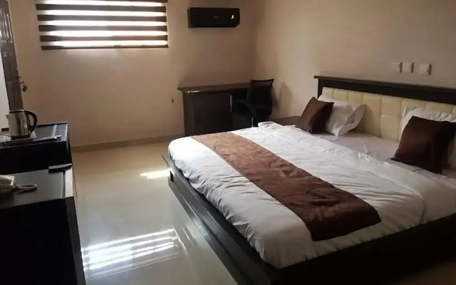 House 919 Suites And Apartments