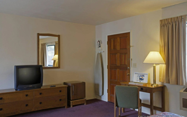 Mariposa Lodge
