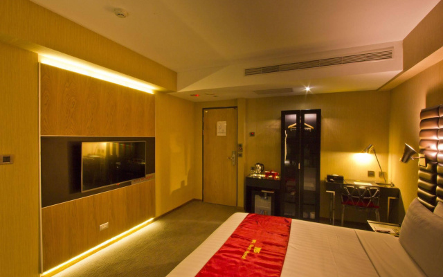 Newful Hotel