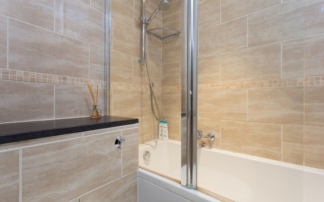 1 Bedroom Flat in Chelsea Sleeps 4