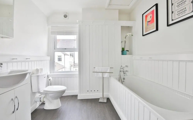 Stunning 2 Bedroom Cardiff Bay House