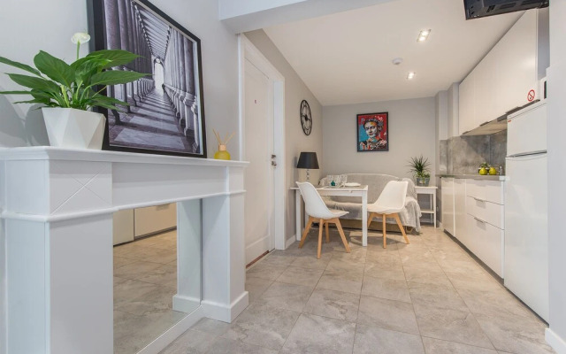 UNIT Warszawa Centrum Room by Metro Rondo ONZ