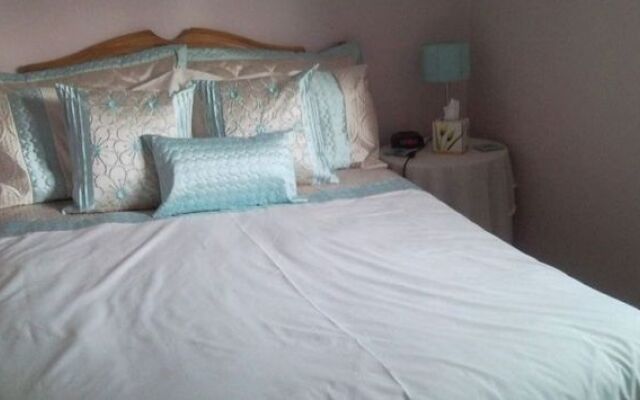 Latchmead Bed & Breakfast