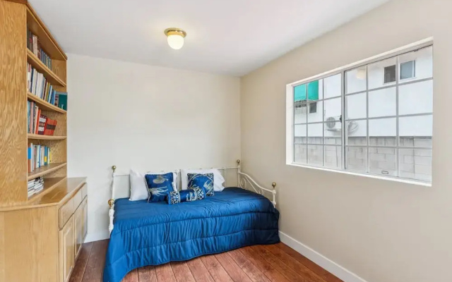 Russell House Near Hollywood & Griffith Park 3 Bedroom Home