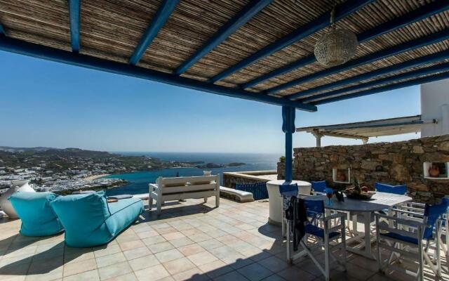 Beachfront Villa Giovanna-Premium Location&Jacuzzi