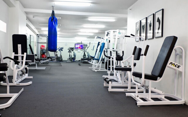 City Penthouse Views Wine Pool Gym Netflix
