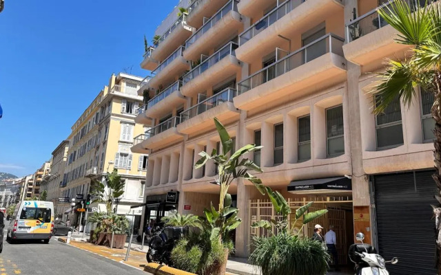 Spacious 3 BR flat Nice center - magnificent view-parking