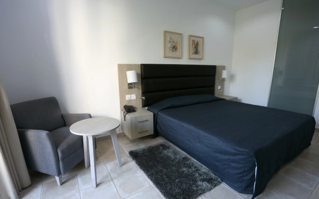 Dionysos Central Hotel