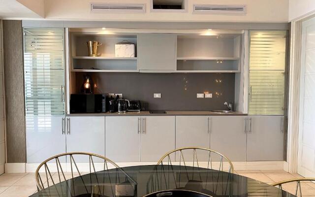 Clifton YOLO Spaces – Clifton Mansion Villa