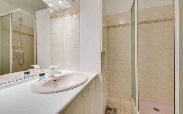 Modern 1bedroom Flat With Terrace in Trendy Paris XI