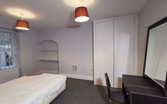 Spacious 2 bed flat in Camden