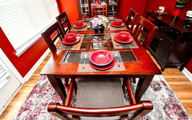 4 - Bed home, w/ Cali King Bed - 12 mins. to DTWN