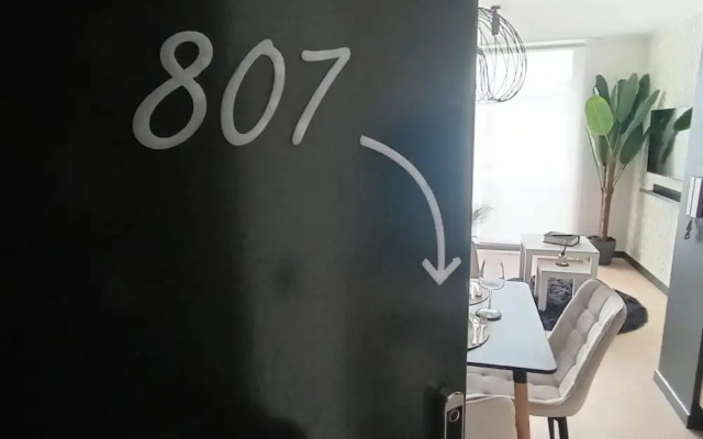 M&C Dre807