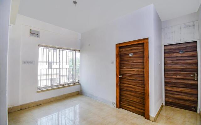 OYO Ruby Park Dream Palace Near Acropolis Mall