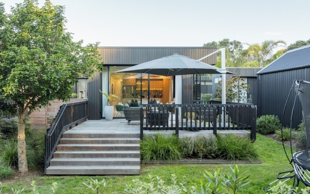Waiata Beach House - Onetangi Beach