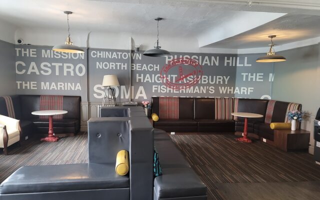 Ansonia Hotel - Hostel