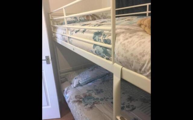 Small Modern Comfortable 2 Bedroom Apartment - Cmyr